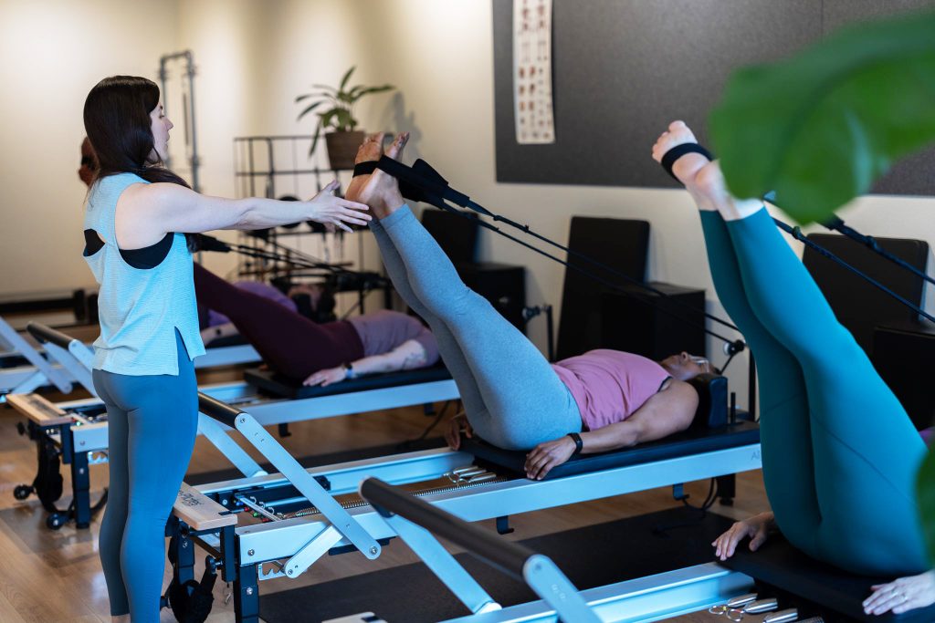 Reformer Pilates. Reformer Groepsles, Privéles of duetles. Pilates Noord